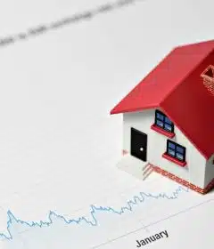 Comprendre le marché immobilier : l'impact du quatre pour cent immo